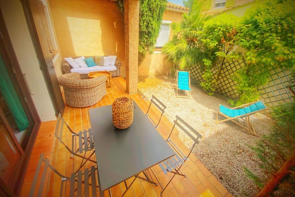 Cocoon'Isle - Jardinet- Jacuzzi Apartamento LʼIsle-sur-la-Sorgue Exterior foto